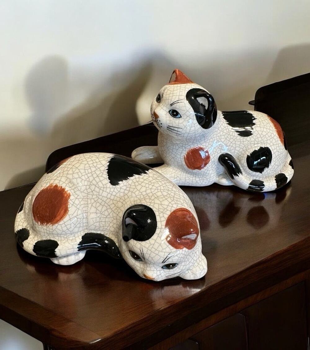 2 VTG 1985 Geo Z Lefton Ceramic Calico Cats Figurines Crackle Glaze Hand Painted